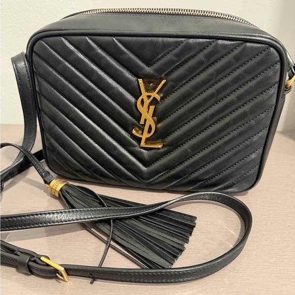 Yves Saint Laurent Handbags - Yves Saint Laurent Black Chevron Crossbody Bag